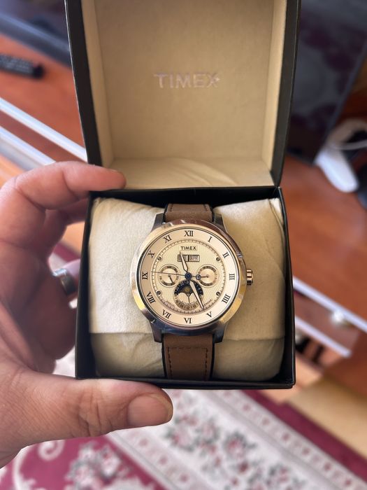Vand ceas timex stare buna cu  cutie
