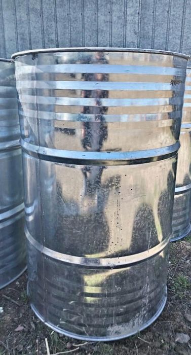 Продам бочки 200 литровые  металл оцинкованные