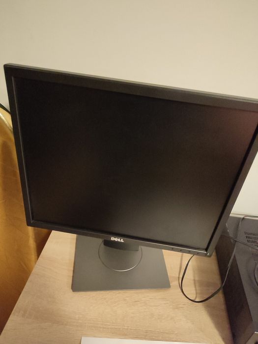 19" инча Dell монитор