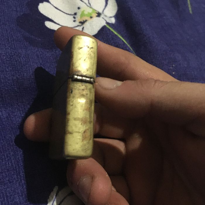 Se vinde in special pentru colecționari zippo gold, bradford,Pa. 12, j