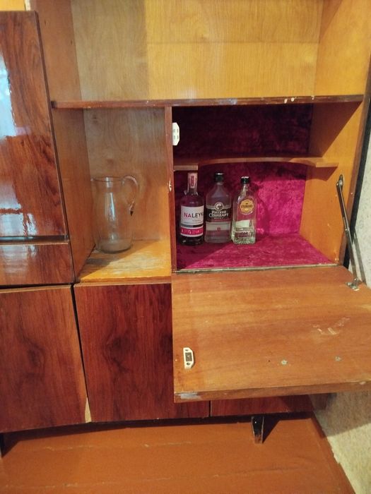 Сервант б/у Раритетный. Импортного производства.