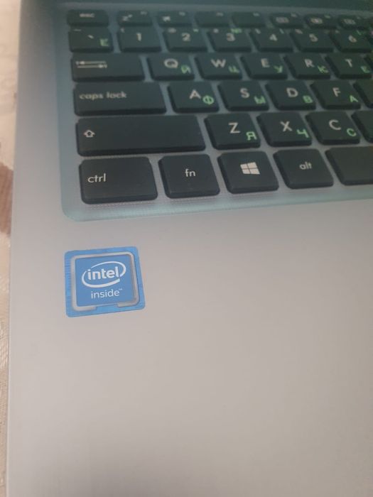 Продам современный офисный ноутбук Asus