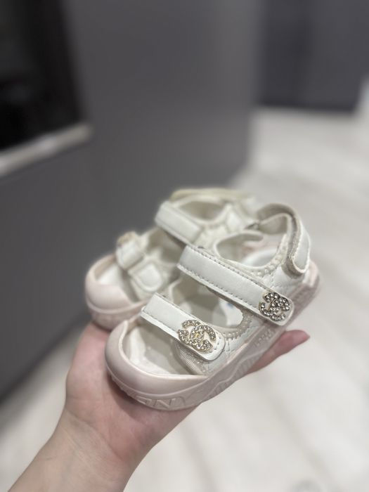 Продам детскую обувь