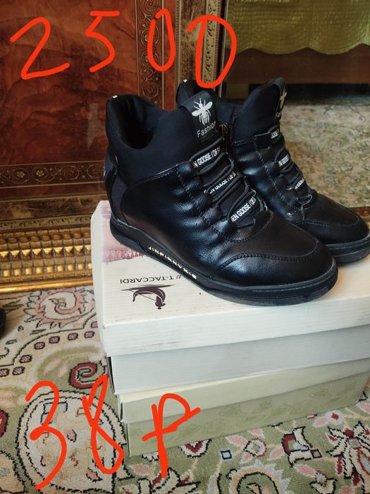 Продам кроссовки всё