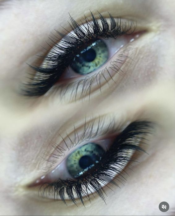 Наращивание ресниц и оформление бровей