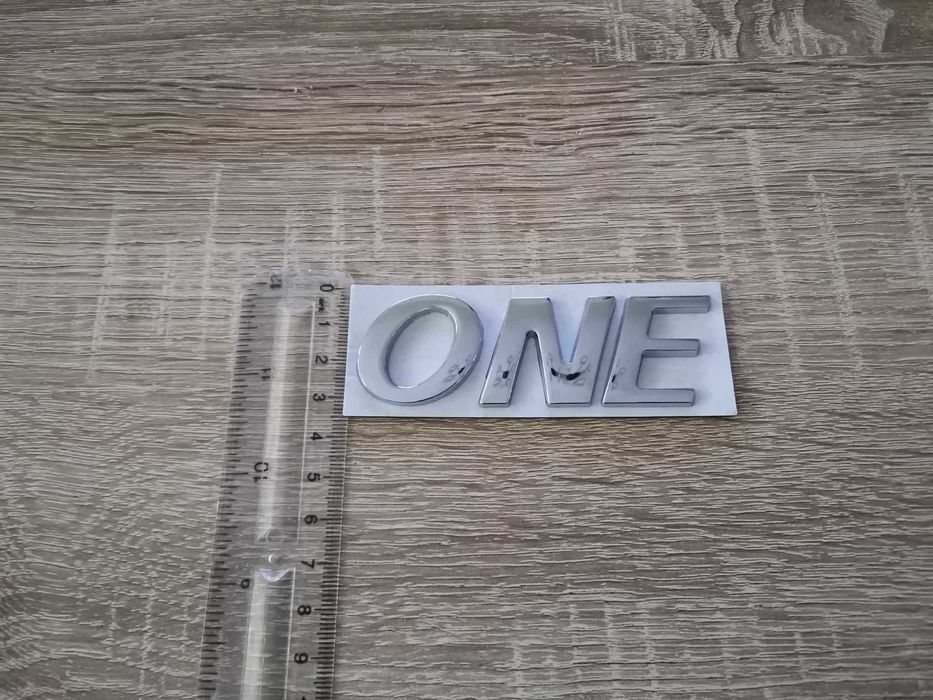 сребриста емблема MINI One