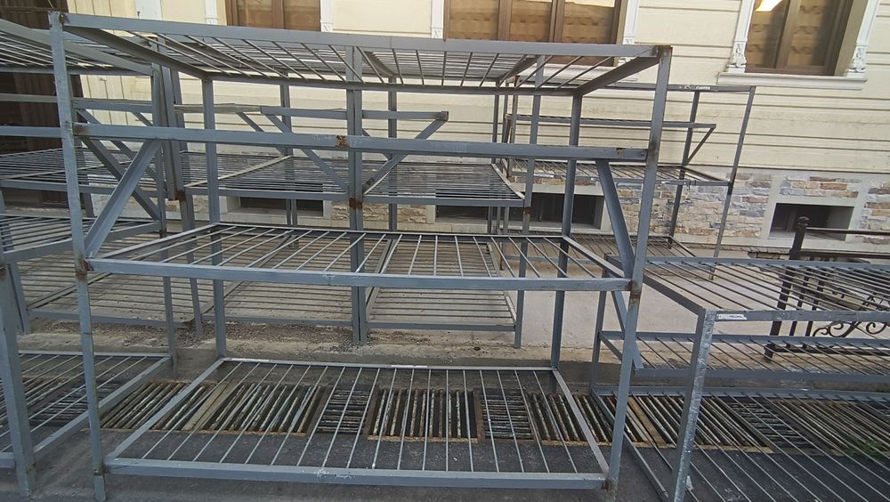 Продаётся металл уголок и профильные квадратные стеллажи