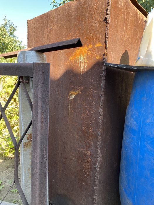 Металический бак для корм