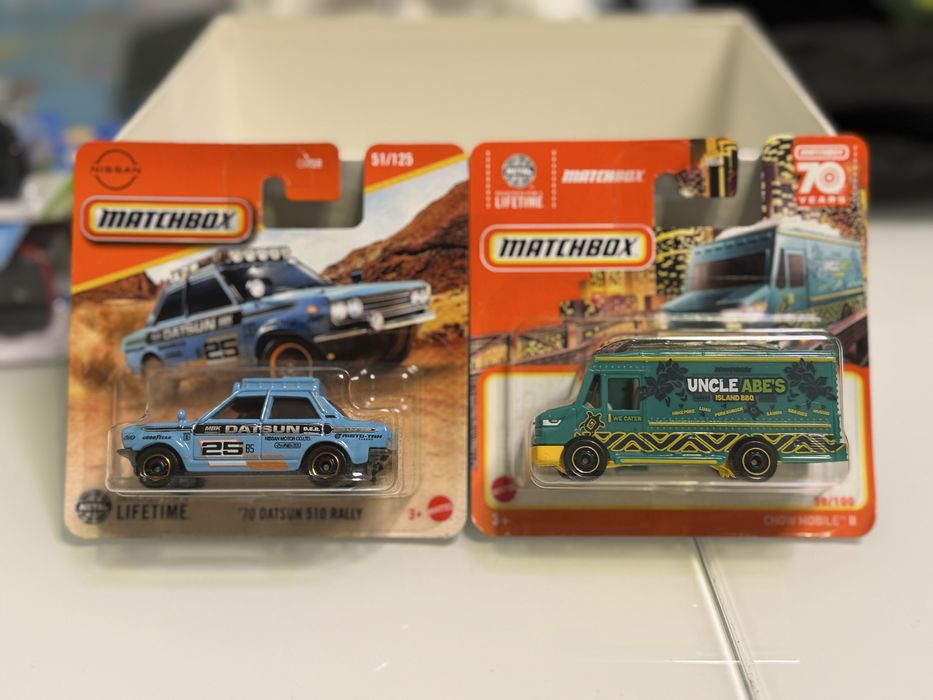 16 Чисто нови колички Hot Wheels