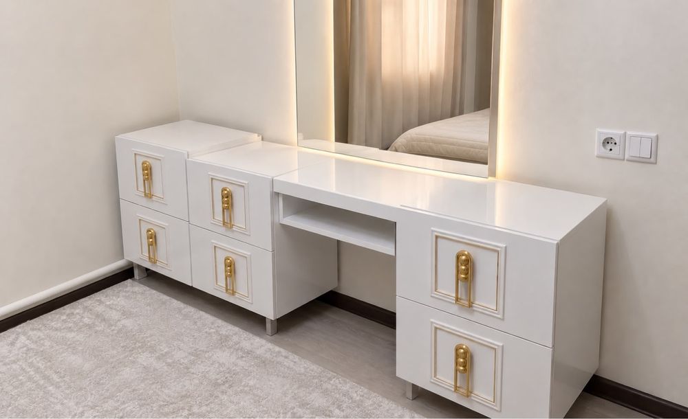 Кровать 180х200 тумба, комод с зеркалом