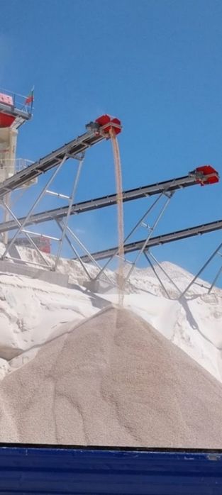 Доставка на пясък,филц,дренажен камък ,земна маса , хумус инертни мат.