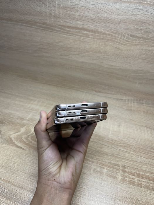 Samsung galaxy z flip 4 8/256gb holati ideal yengide