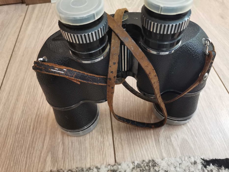 Стар масивен бинокъл