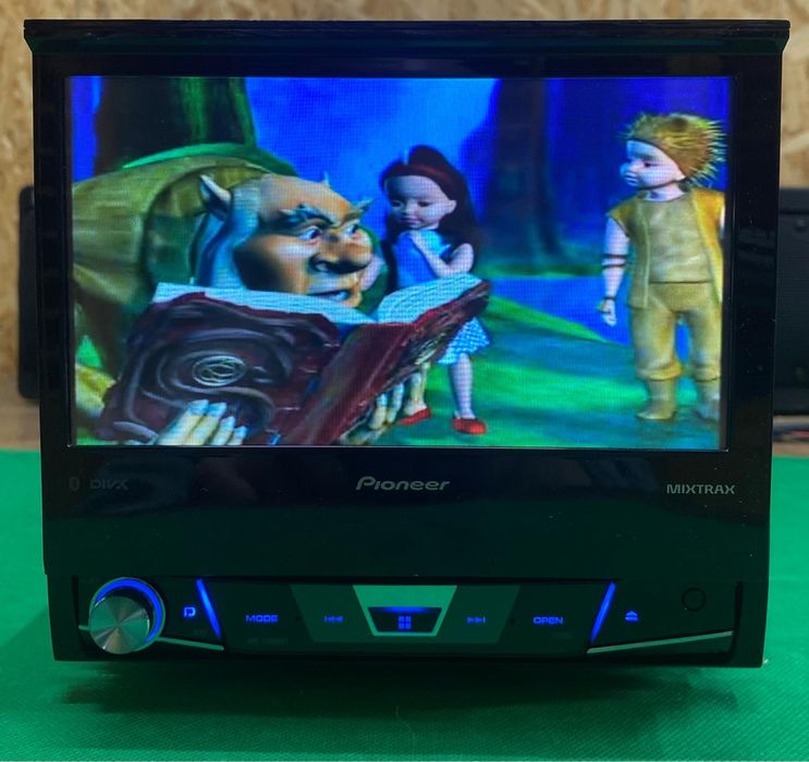 DVD/Cd player auto Clarion NZ 502E ecran retractabil BT Usb Aux