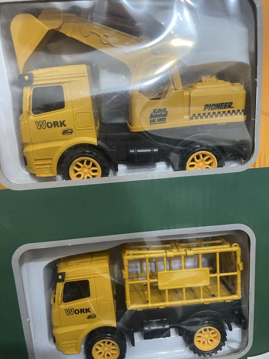 Подарочный набор машинок, НОВЫЙ