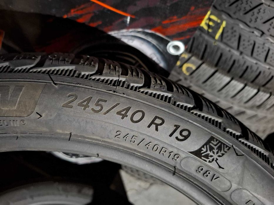 245 40 19 michelin