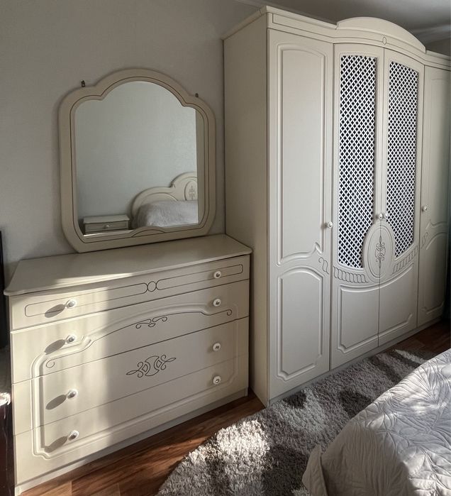 Продам гарнитур спальный