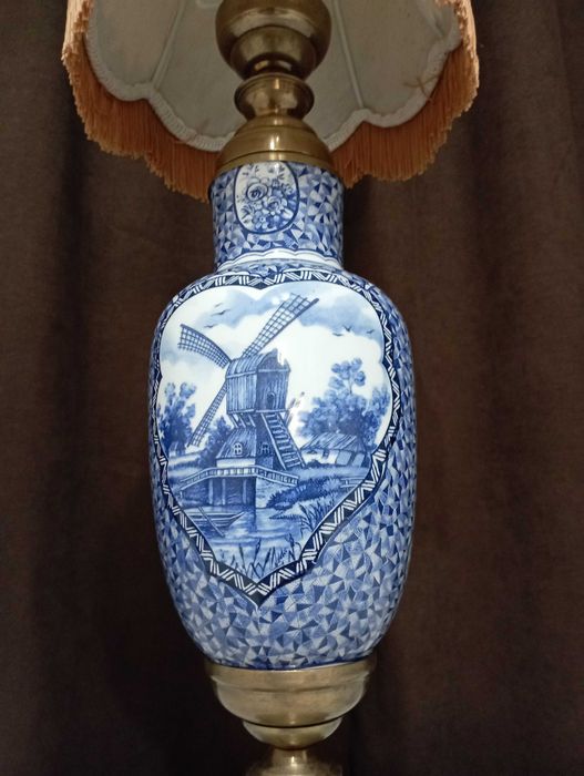 Красиви старинни лампи с абажури - лампа