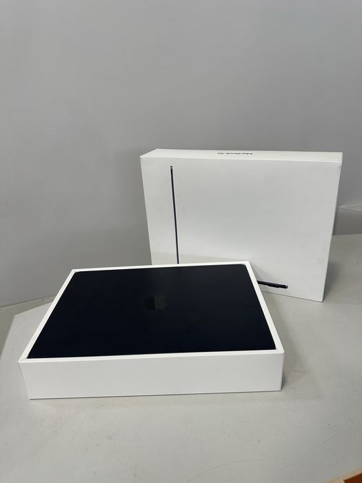 MacBook Air m2 16/256 (5 циклов)
