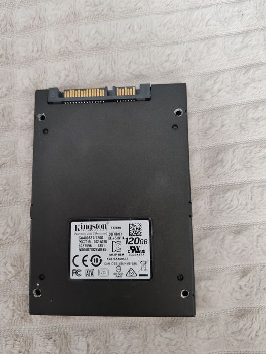 Vând SSD Kingston 120 GB