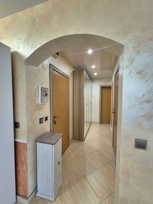 Продавам тристаен апартамент с гледка към Витоша