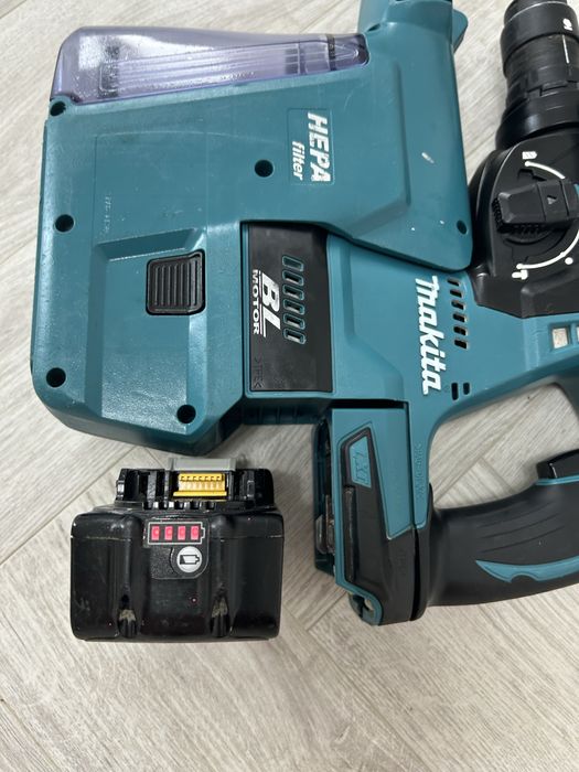 Makita DHR 243 rotopercutor cu aspirator