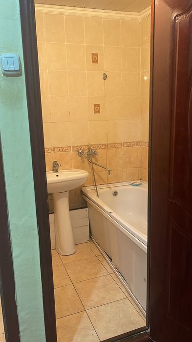 Продается 2 ком. кв., 8-мкр 16-дом, 3-этаж