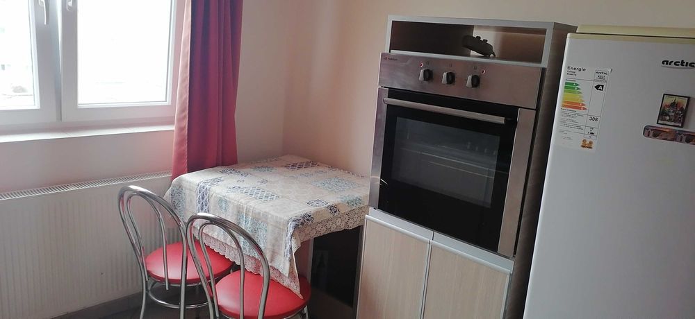 Dau in Chirie aparatament 2 camere zona Confectii Arad linga U.V.G. cu curte interioara si Lift