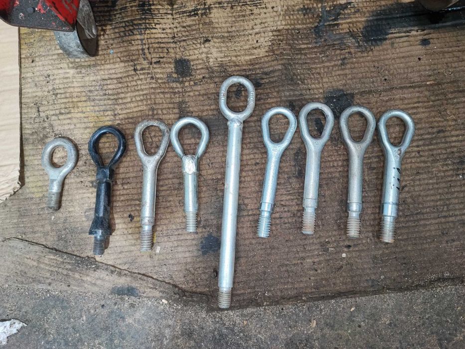 Kука ключ и подпора за гума от Мерцедес