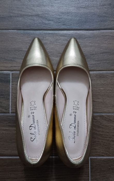 De vanzare pantofi cu toc