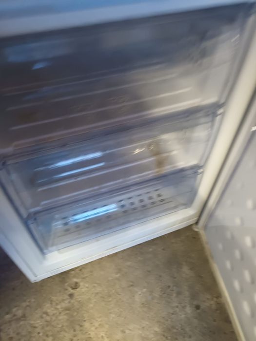 Vând frigider preț 500 Lei