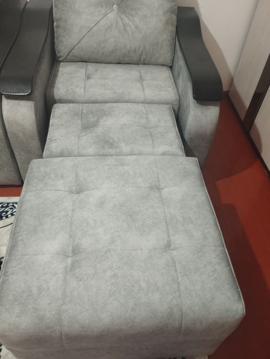 Диван, тройка,мама,папа,я