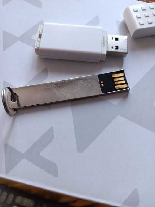 stick muzică 64GB  (Flac) anii 80s , 90s 2000