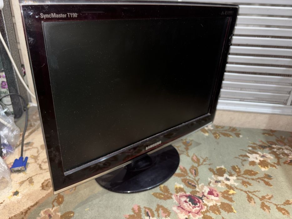 Монитор Samsung в хорошем состоянии