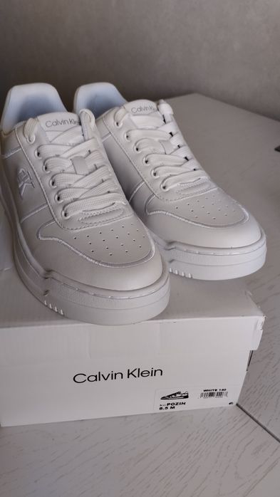 Безупречно белые кеды от Calvin Klein