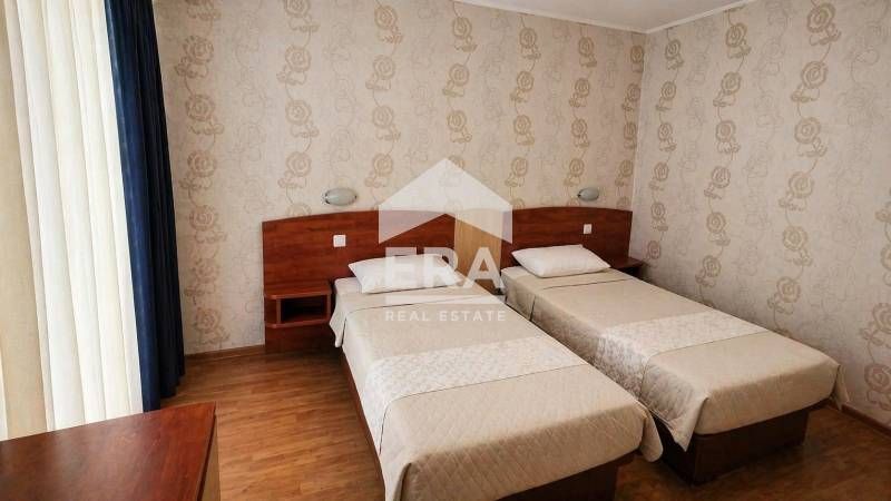 Тристаен обзаведен апартамент за продажба, в близост до хотел "Силвър"