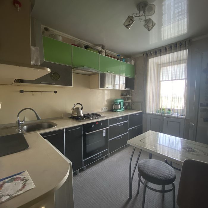 Продам 4 комнатную квартиру