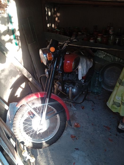 Ява мотоцыкл сотилади