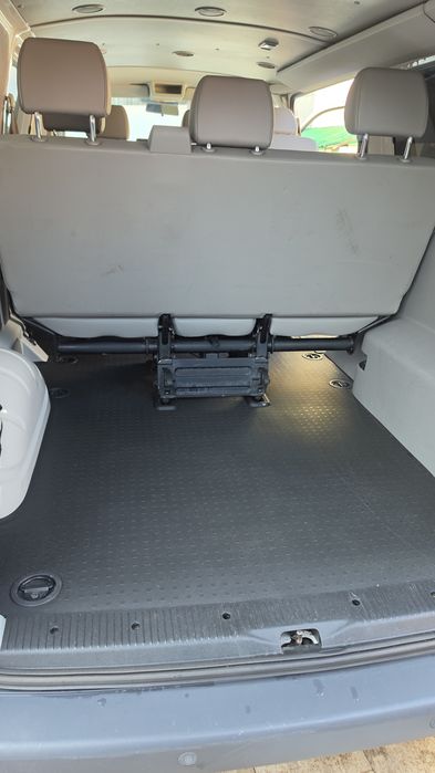 Vw transporter t5 2.0tdi 8+1  locuri varianta lungă
