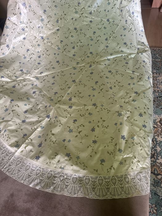 Продам жер круглый стол + клеенка 150 см