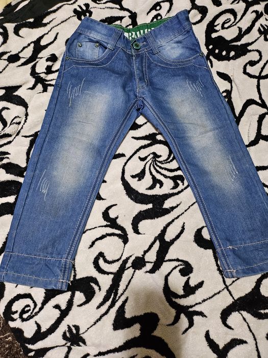 Vand blugi băieți și fete