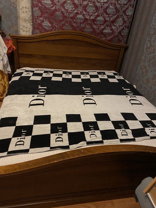 Продаётся спальный гарнитур