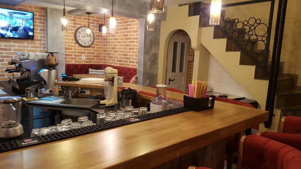 Продава се Заведение в Смолян, Стар център - 60 кв.м за 1167 €/кв.м - Снимка #4