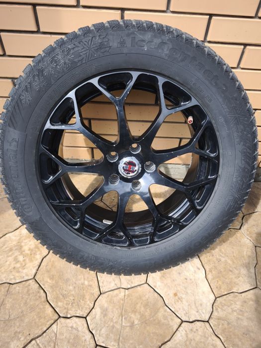 Зимние шипованные Шины Continental с дисками 235/60/18 комплект