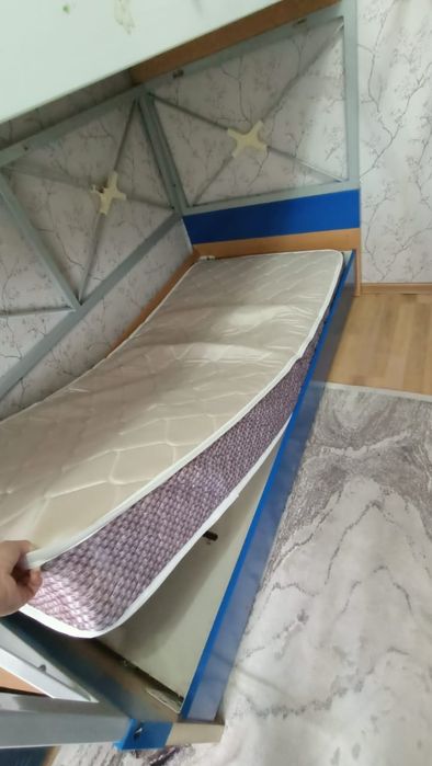 Детская кровать, шкаф