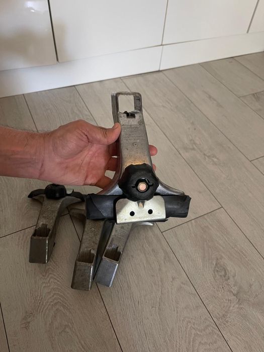 4 picior bare transversale Thule aluminiu