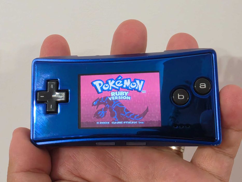 Rar Ninendo Gameboy Micro cu Pokemony Ruby English