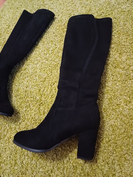 Cizme cu o parte ușor strălucitoare