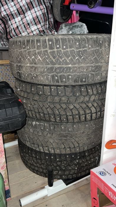 Продам шины с шипами R16