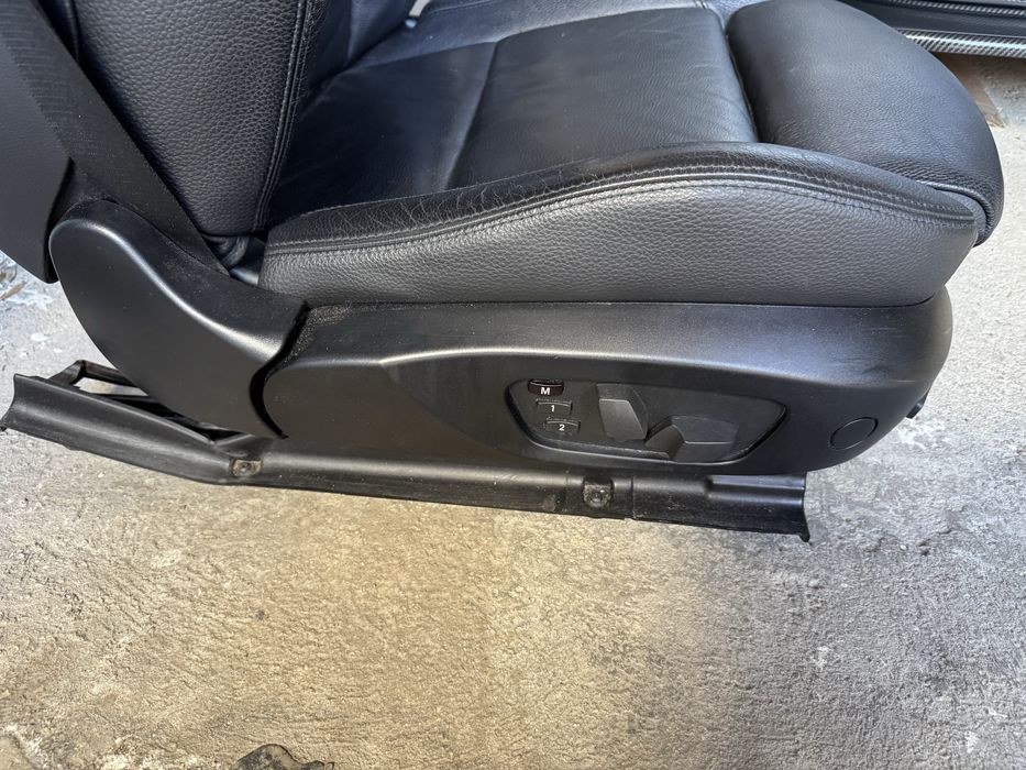 Предни седалки Bmw E93.